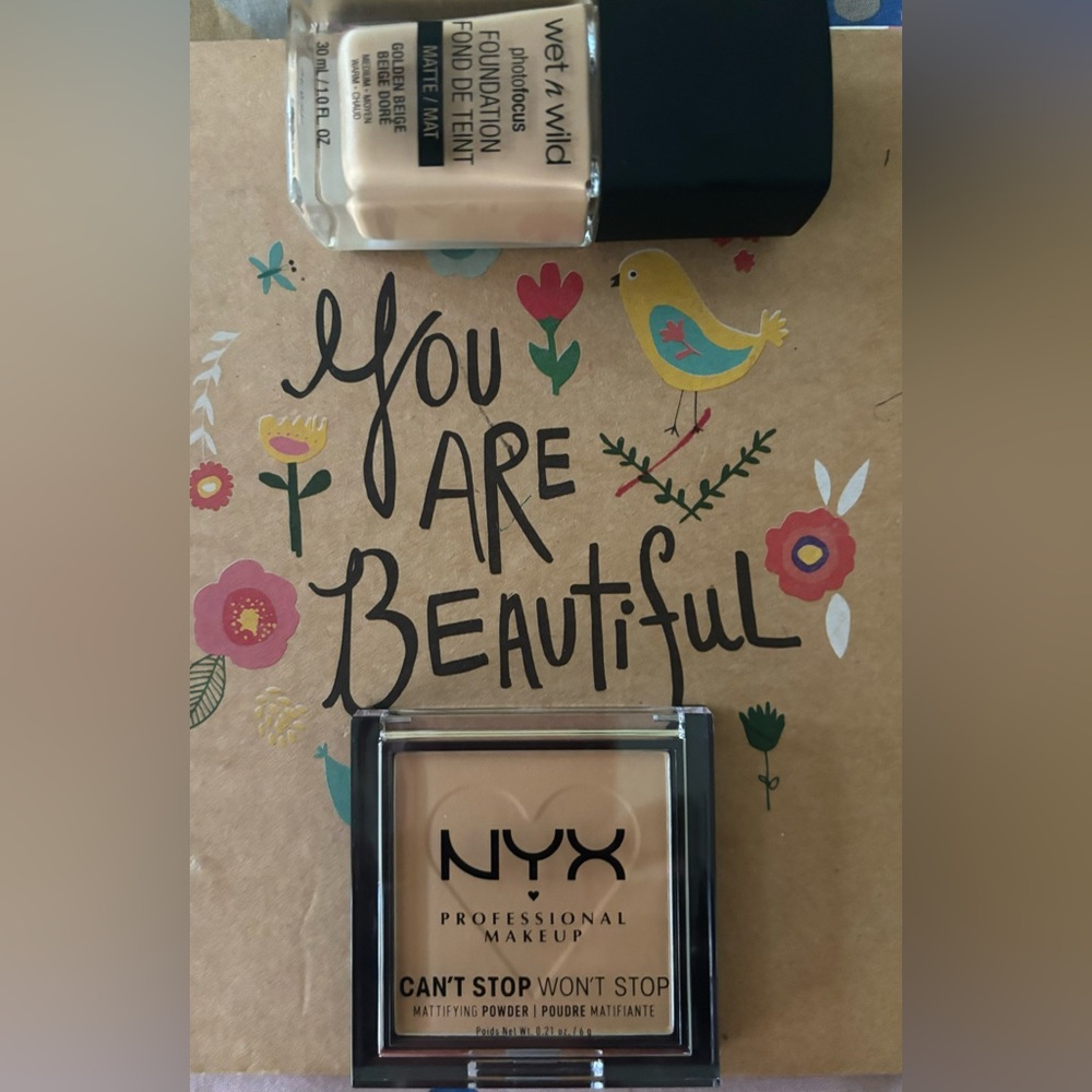 Makeup Bundle - Picture 9 of 9